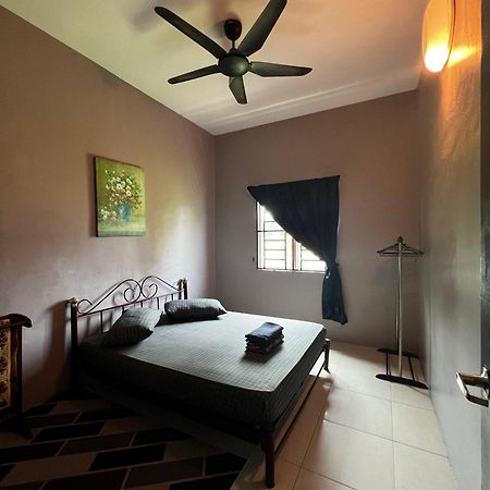 Taiping Homestay Husna Afina Esterno foto