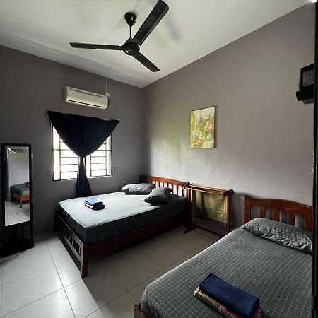 Taiping Homestay Husna Afina Esterno foto