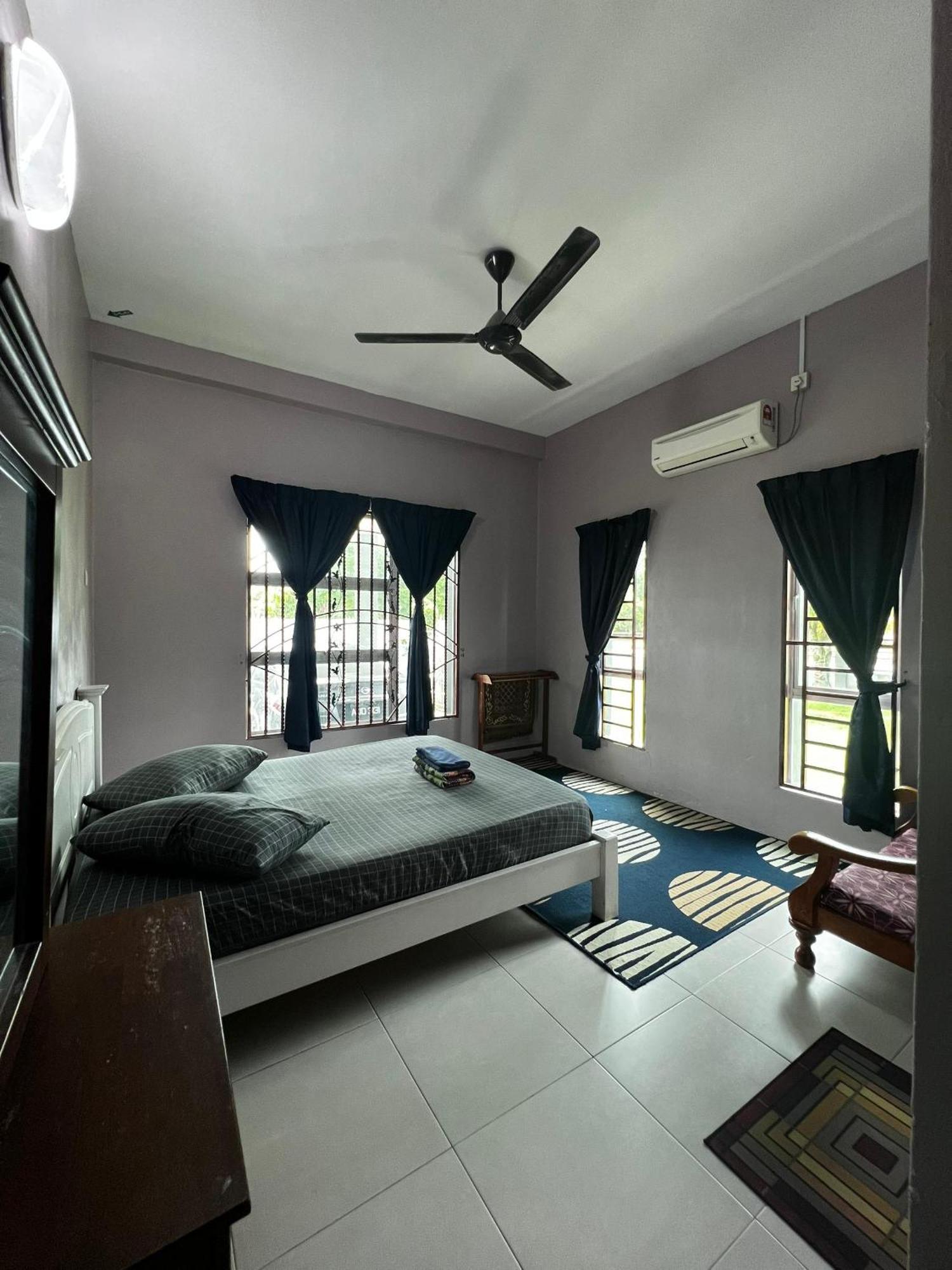 Taiping Homestay Husna Afina Esterno foto