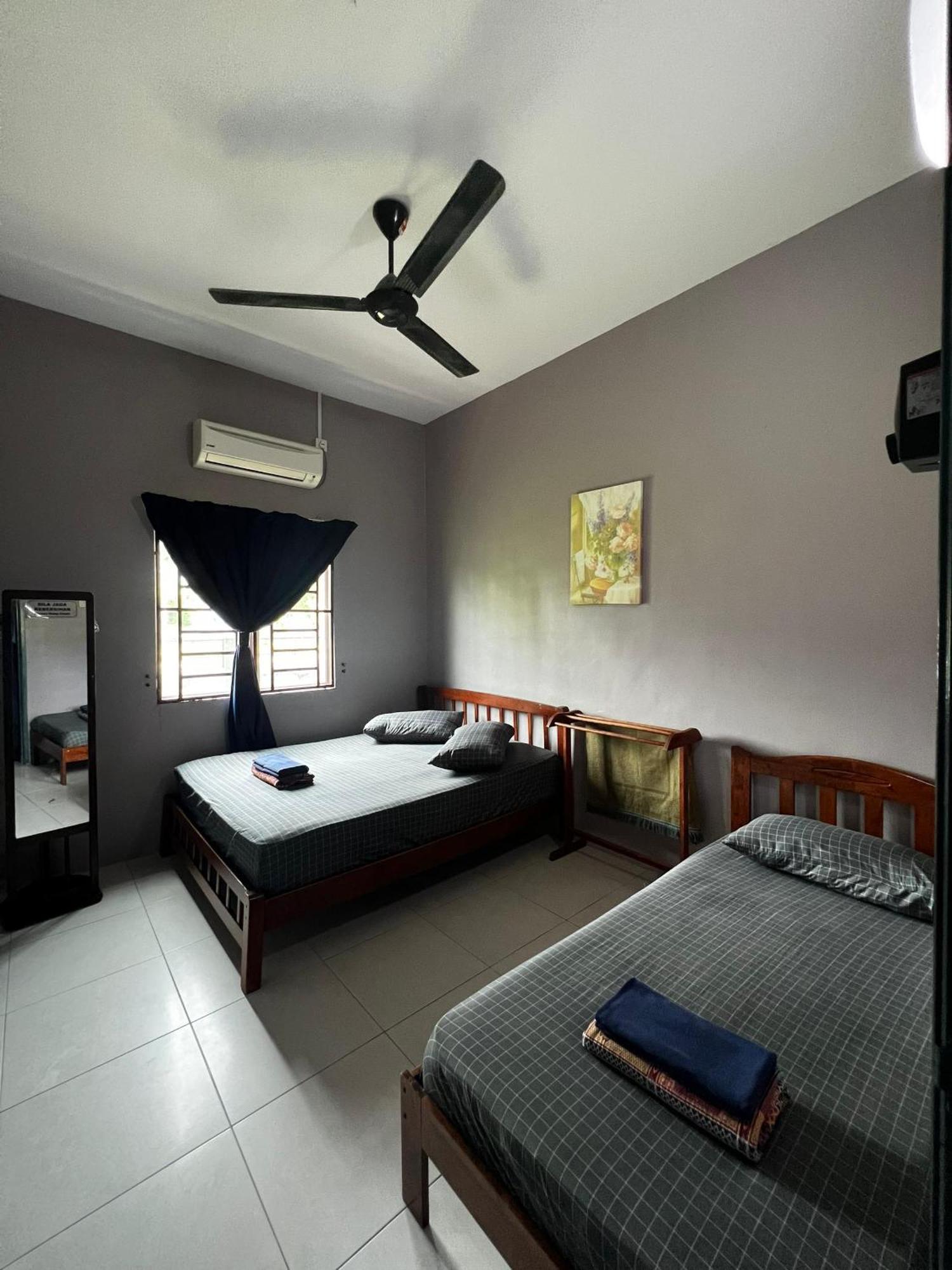 Taiping Homestay Husna Afina Esterno foto
